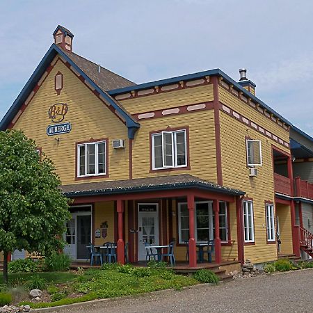 Auberge Le Voyageur Mont-Tremblant Bagian luar foto