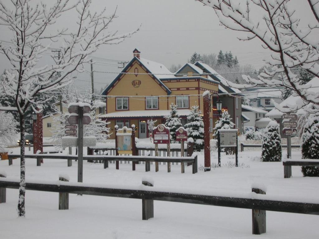 Auberge Le Voyageur Mont-Tremblant Bagian luar foto