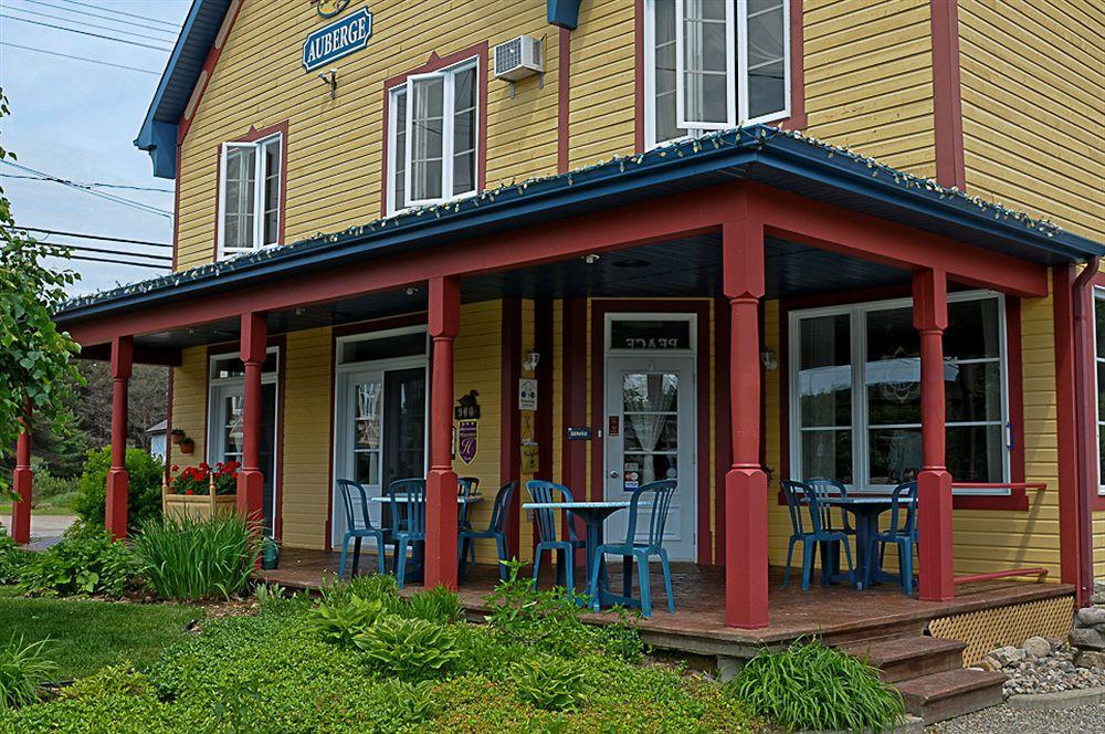 Auberge Le Voyageur Mont-Tremblant Bagian luar foto