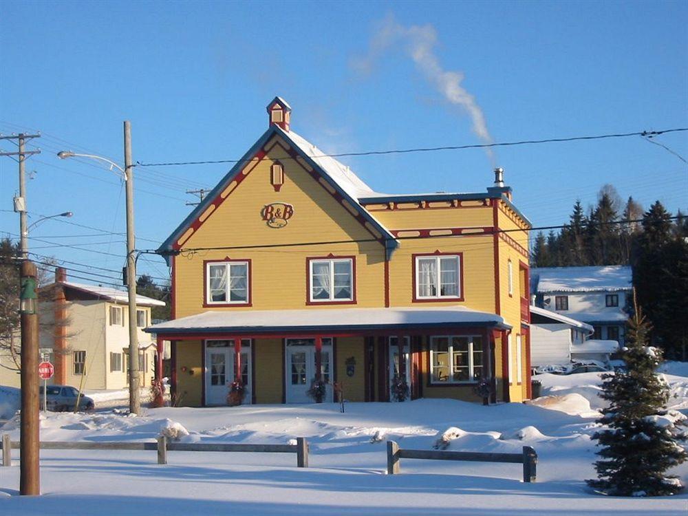Auberge Le Voyageur Mont-Tremblant Bagian luar foto