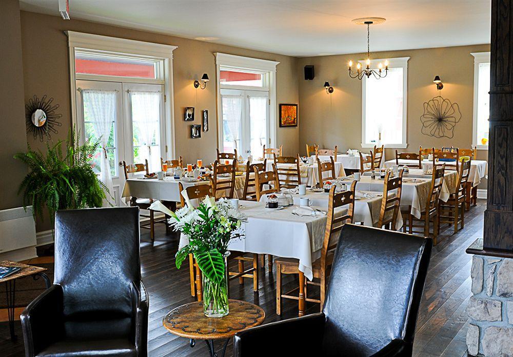 Auberge Le Voyageur Mont-Tremblant Bagian luar foto