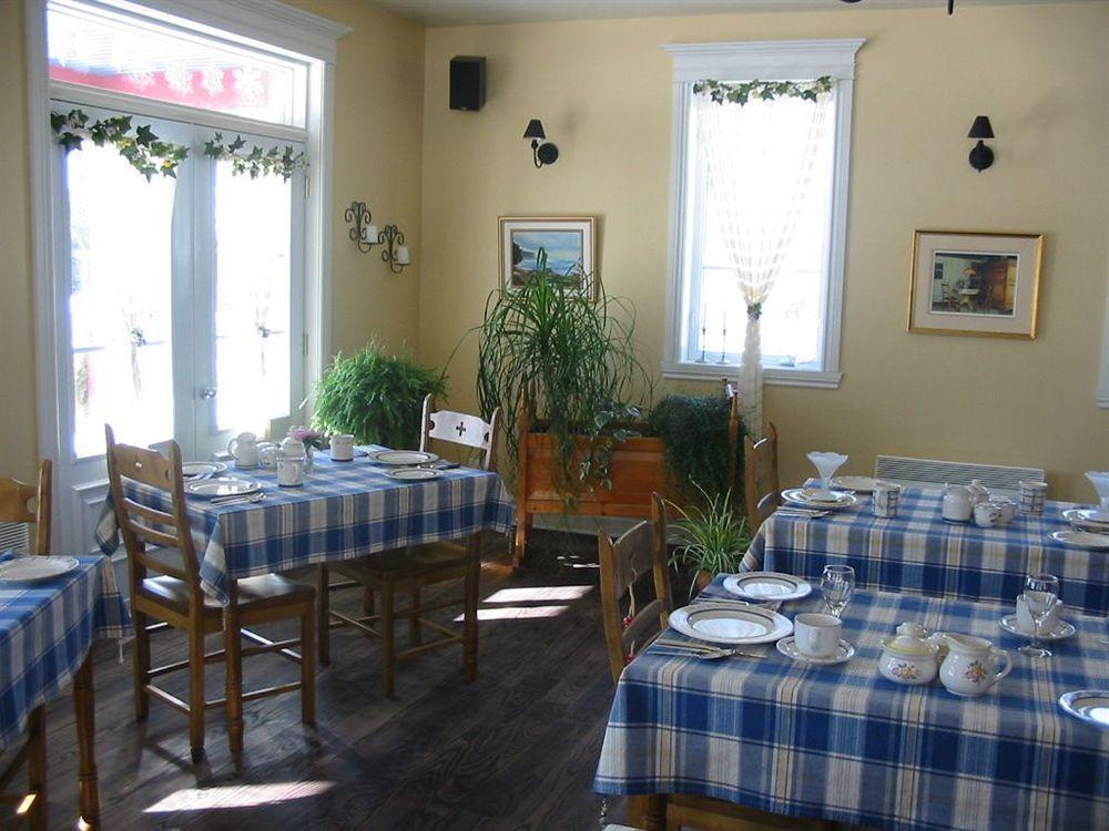 Auberge Le Voyageur Mont-Tremblant Bagian luar foto