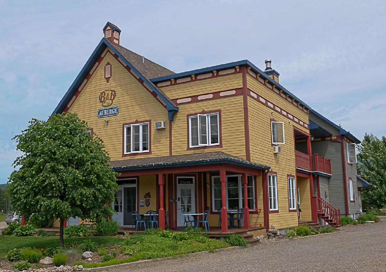 Auberge Le Voyageur Mont-Tremblant Bagian luar foto