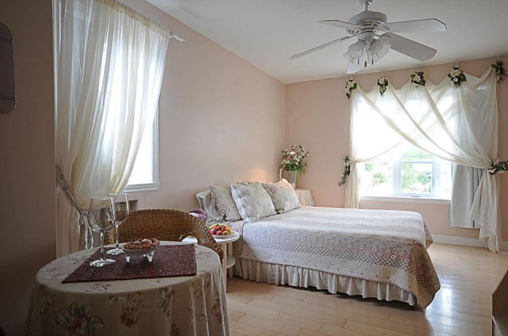 Auberge Le Voyageur Mont-Tremblant Bagian luar foto